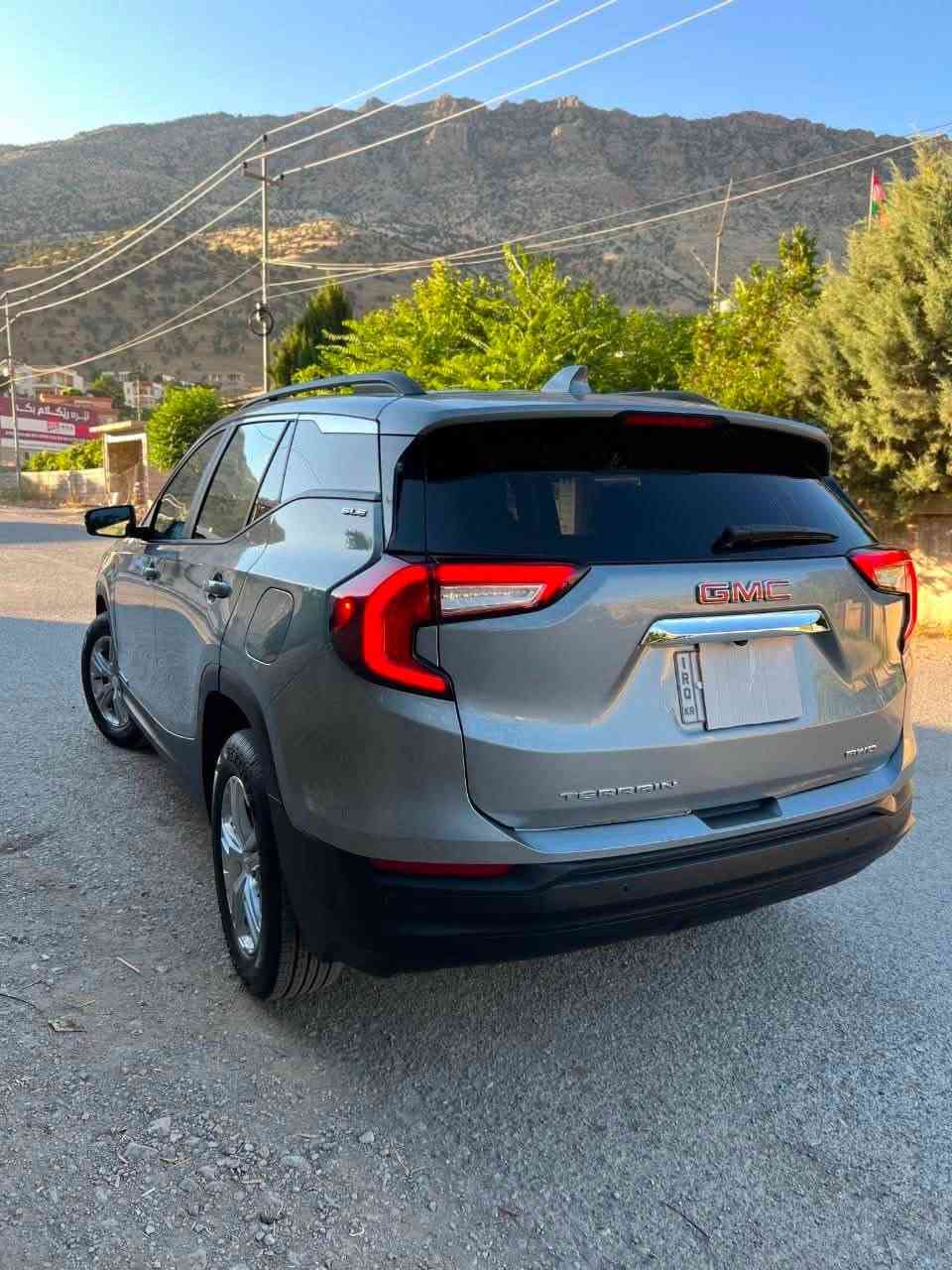 کیلن تایتڵ  هەموو گیانی بەشەرت بێ بۆیاغ بی ئێرباگ
GMC Terain SLE

 2023

بەسمە

 شەغال 

هەرچوار دەرگا بەسمە

دوو بەسمەی لەگەل دایە بیلادی  

  

مۆدەکانی لێخوڕین Offroad

AWD 

Apple carplay 

Cruise Control 

ئۆتۆستۆپ  

ماوەی ڕۆیشتنی ٨٥هەزار کم 

گێڕ ئۆتۆماتیک  

قەبارەی بزوێنەر ٤پستۆن  ١.٥ تۆڕبۆ

  ڕەنگ سلڤەر 

جۆری تابلۆ تایبەت  هەولێر

ماددەی کورسی قوماش

ژمارەی کورسیەکان ٥

هەردوو گوشنی  پێشەوە هیتەر 

هەموو ئێرباگ بیلادی  بەشەرت نەتەقیە  گێڕو مەکینە بەشەرت کارەبایات بەشەرت 

تەنها دوو جێگای بچوک پیدی ئاڕە

ژمارەی خاوەن 

  

*********** 

***********

جي ام سي تيرين SLE - موديل 2023 (GMC Terrain SLE 2023)
 الحالة (الضرر): كيروان تايتل (Clean Title)، مكفولة من الصبغ عام (بشرط بيلادي)، الإيرباغات كلها سليمة ومشروطة (ما طاكة).
 المسافة المقطوعة: 85 ألف كيلومتر.
 المحرك: 4 سلندر، سعة 1.5 لتر توربو.
 ناقل الحركة (الكير): أوتوماتيك (بشرط الفحص).
 نظام الدفع: AWD (دفع رباعي مستمر) مع وضعيات قيادة متعددة (Offroad).
 اللون: سلفر (فضي).
 الرقم: أربيل (خصوصي).
المواصفات والكماليّات:
 تشغيل بصمة + تشغيل عن بُعد (شغال).
 بصمة على الأبواب الأربعة.
 السويتش: يأتي معها ريموتين بيلادي (2 بصمة).
 نظام أبل كاربلاي (Apple CarPlay).
 مثبت سرعة (Cruise Control).
 نظام إطفاء المحرك الذاتي عند التوقف (أوتو ستوب).
 المقاعد: مخمل (قماش)، تتسع لـ 5 ركاب.
 تدفئة في المقاعد الأمامية (الكوشنات الأمامية هيتر).
 الكهربائيات والمحرك والكير كلها بشرط الفحص.
 ملاحظة: توجد منطقتين صغيرتين جداً تعديل بارد (PDR).
للتواصل مع صاحب السيارة:
 ***********
 ***********
