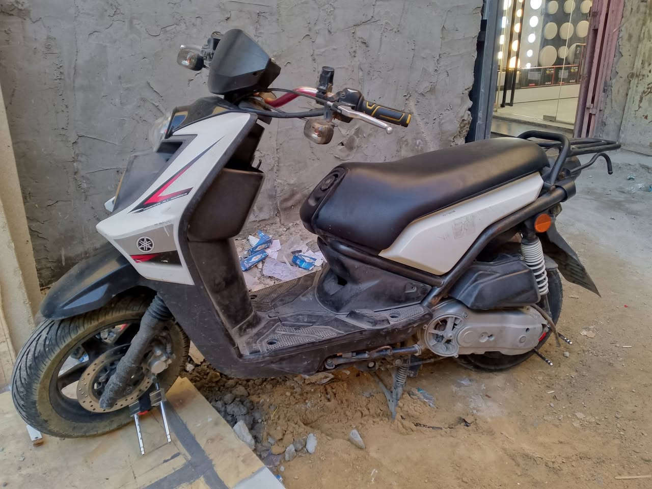 دراجة جبلي للبيع ، ماخذهه بمليون
مكينة ناعمه اروح بيهه للشغل ورجع
الاوراق ضايعه ، باقيات بس الصور مال اوراق
مكاني بغداد العبيدي ، حط سعر واليعجبني سعره ارد علي
وهذا رقمي *********** بي واتساب
