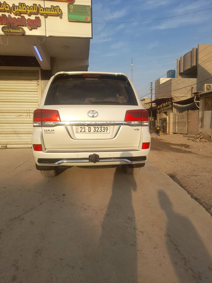 السلام عليكم سياره لاندكروز 2017 جي اكس ار قول وايديشن اربعه كامرات سياره جاهزه ماشيه ١٢٥ الف ماشيه السياره جديده مال جناي السعر 515 وبيه مجال الشراي ولحاب يتصل هاذا رقمي *********** بس لا أحد يراسلني ايكلي ما اكوا هيج سعر تمام عيني السياره اعيد واكول خالي وأخويه السياره مال جناي السياره بيه بس شخط بصيط بلباب لبصف السايق والورا والسونار ماله موجود تخم تاير جديد دهن جديد شرط لا صبغ لا ضربه اوكي عيني  رقم السياره السليمانيه السعر اذكره مره ثاني510 العنوان ابو غريب حي الشهداء قرب جمعيه العمار والنقطة الداله هيه محطه جوهره العدنان الحباب يعلق وينطيني سعر ماكوا اي مشكله انشالله نتفق كولو مو زين عمي وبعد مواصفات 2017 معرفه شكرن لا تخليه اتفوتك ولله من تجي ارضيك اي واحد وحياكم الله جميعأ بغداد, العراق
