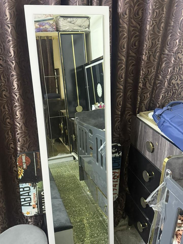 هاي غرفه مستعمله ٣ سنوات بس 
اخذتها بمليونين ونص و رايدها ب ٨٠٠ الف وبيها مجال 
التواصل ***********
