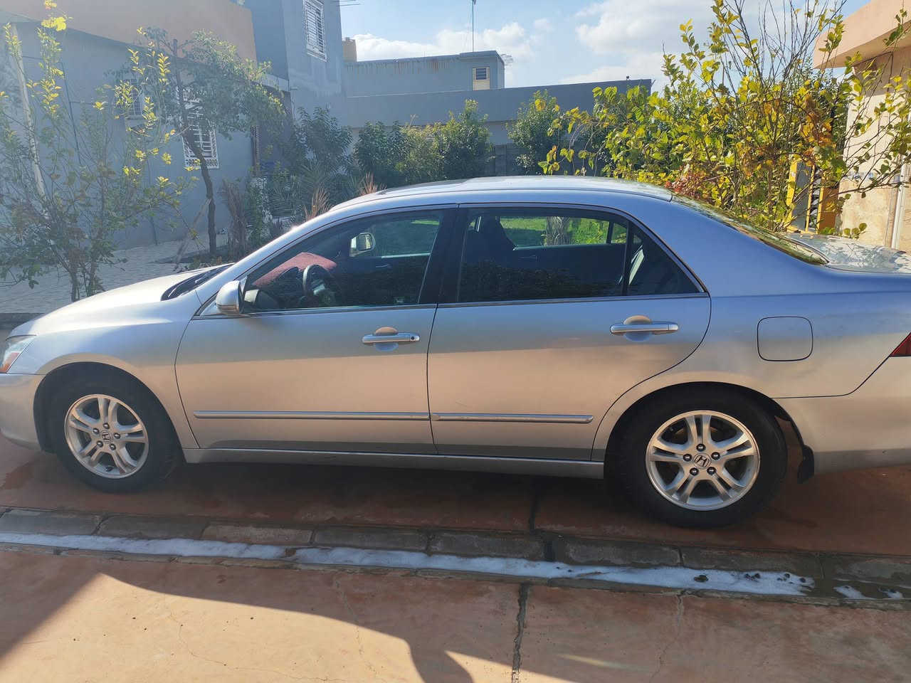 سلام عليكم
هوندا اكورد موديل 2007 خليجي للبيع
 التفاصيل ;
1. محرك 2400
2. فتحة سقف
3. تحكم ستيرن ( مثبت سرعة )
4. المسافة المقطوعة ( كم 332.000 )
5.  كير ومحرك بلادي و مكفول
6. تبريد ثلج وبلاد
 السعر 73 ورقة وبيها مجال 
للتواصل
***********
دمتم سالمين
