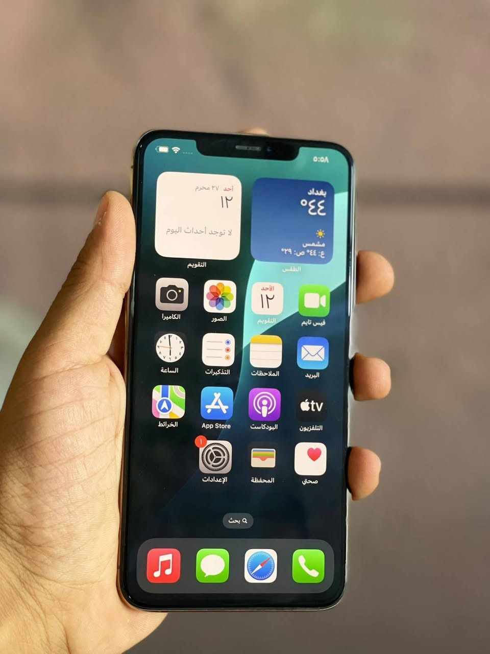 السلام عليكم ايفون اكس ماكس امريكي  ذاكره 512 بطاريته77 بلاديه بصمه الوجه واكفه ومستبدل ظهر السعرب190وبي مجال بسيط كلش واي استفسار رقم هاتف او واتساب ***********
