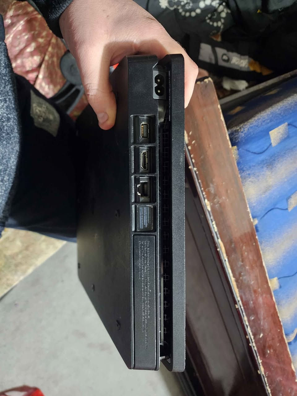 سلام عليكم بلي 4 سلم نضيف ممفتوح حسب ما موضح بصوره مهكر مع جويستك جديد تجاري مع ٥ العاب داخل الجهاز السعر 300 وبي مجال عنواني بغداد السيدية هاتف *********** بغداد, العراق
