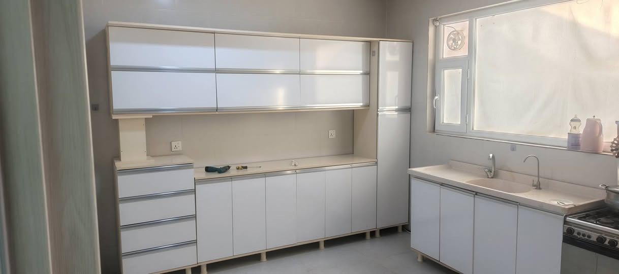 كاونتر خشب مستخدم اخو الجديد كلش نضيف قياس 3متر والسنك متر ونص  بعقوبه تقاطع القدس ***********
