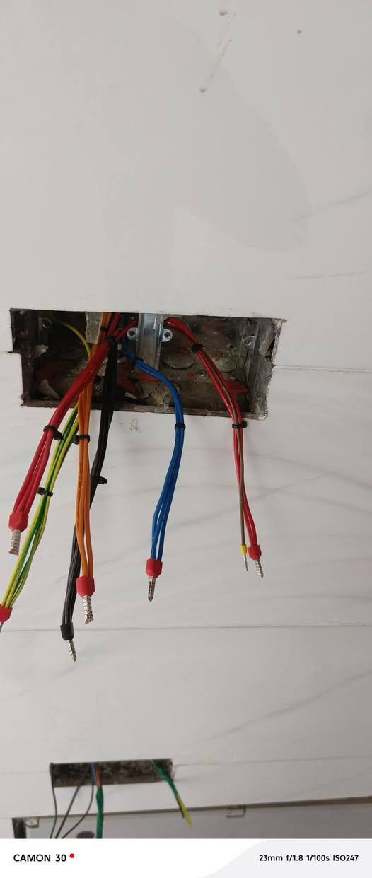 سلام عليكم كادر كهربائين متفرغين للعمل وملتزمين ***********
