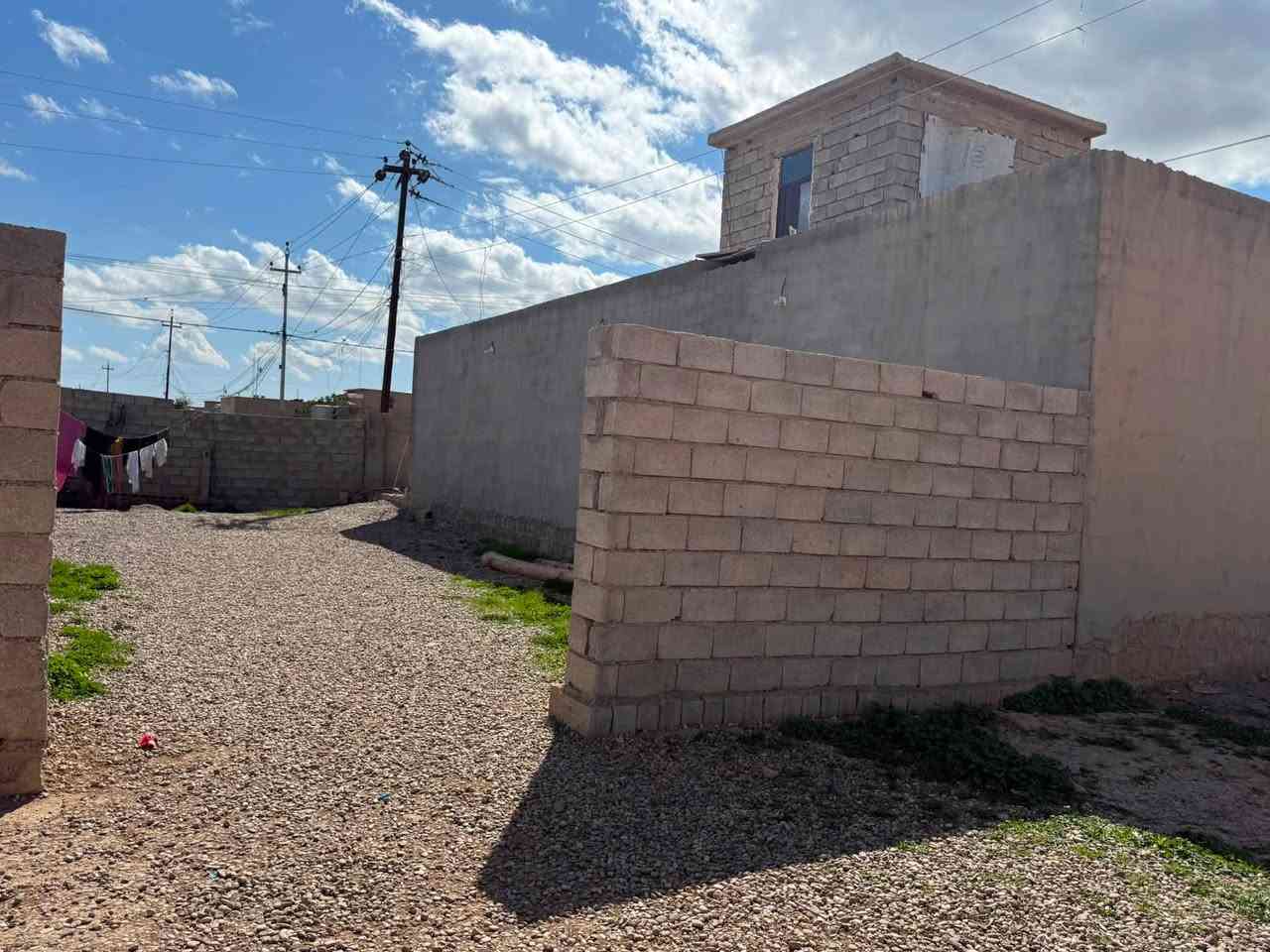 🏡 للبيع بيت سكني
شارع التربية الجديدة نهاية الشارع يم المولد 
* 📍 المساحة الكلية: 300 متر²
* 🏠 مساحة البناء: 150 متر²
* 💰 السعر خاص

للاستفسار أو للحصول على مزيد من التفاصيل، يرجى مراسلتي على الخاص.
