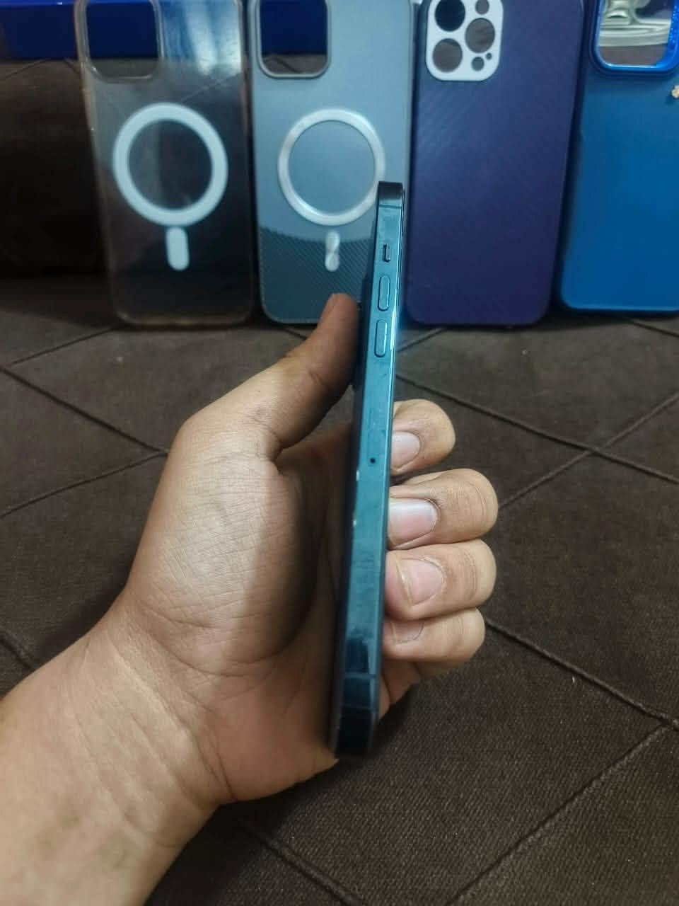 السلام عليكم 
ايفون12pro max ذاكره256 مبدل شاشه تفصيخ اصليه 3خيارات و بطاريه كذلك اصليه وفيس ايدي واكف الفيس ايدي اعتقد بس الشريط سعره 10 
السعر(325)قفل ويا شاحنه اصليه و4كفرات ***********
