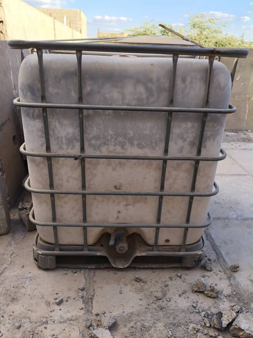 تانكي بلاستيك ع شكل حوض مربع بيع مستعجل قيم بما يرضي الله
عنواني قادسيه ***********
