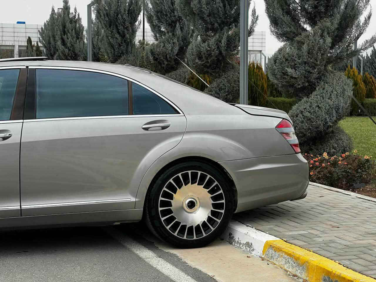 مارسیدس s class مووسە  مۆدیل ٢٠٠٩ AMG  v8 سالؤنساي AMG قەپات مواسەفات فوول فوولە  درگا لارج سەحب پانۆراما 5 پەردە سیستەمی چووپ زۆر مواسەفاتی ترر گێر و مەکینە مەزبووت سعری ٦٥ گلاو ماعمەلەیە کەم ژمارەی موبایل *********** ...*********** السليمانية, العراق
