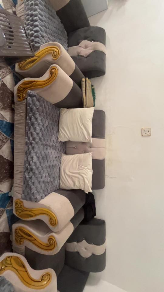 السلام عليكم تخم نظيف 11 مقعد السعر 150 للاتصال ***********
