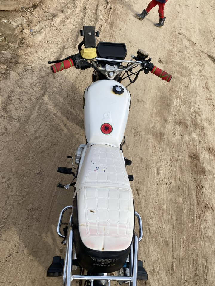 سلام عليكم للبيع سيفان سونلك موديل ٢٤ دراجة جديدة وكاملة زوج تايرات جدد محدك خير من الله كهربائيات كلها شغالة لحد طوافة البانزين نص نكرة بكل وقت سعر ٥٥٠ وبيها مجال اي ستفسار *********** مكاني ديالى بعقوبة
