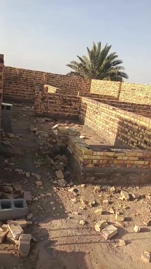 هيكل بركيوه خارج حدود البلديه المساحه 180والبناء150غرفه وصاله ومطبخ واستقبال وصحيات داخله وخارجيه ‏‪***********‬‏هذا صاحب البيت

