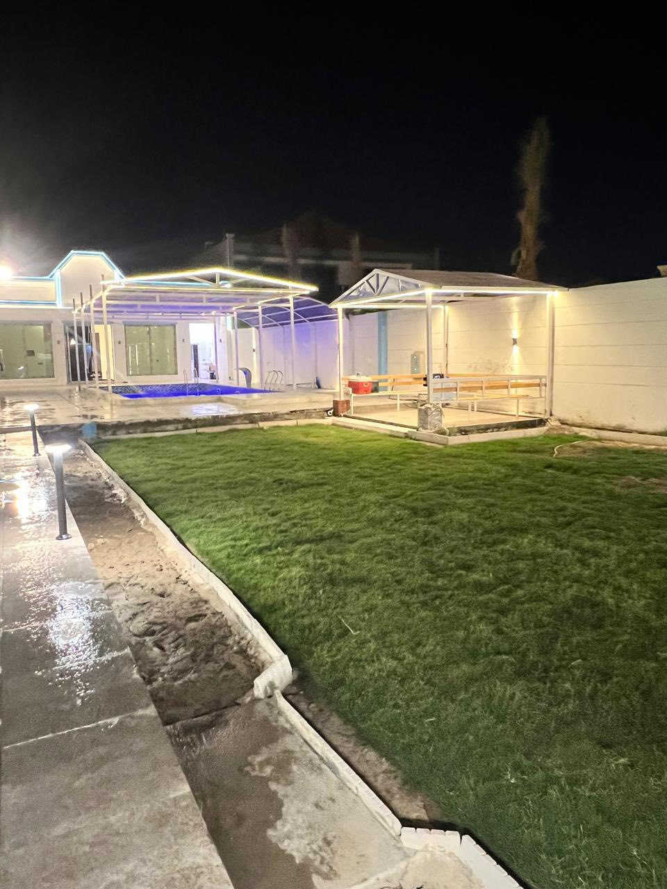 💭السلام عليكم
مزرعة للبيع 
مساحة 1116 واجه 14.5 ونزال 77 مع الشارع 
 الموقع : بغداد الدورة #البعيثة مقابل جامع التوبه في الفرحان
تفاصيل البناء :- غرفتين نوم 5*5 مع حمام لكل غرفة ( نظام السويت ) 
🛑صالة كبيرة 5*12 
♦️مطبخ أمريكي 
♦️حمام عدد4
♦️بيت للحارس عند مدخل المزرعة يتكون من غرفة نوم  كبيرة 5*5 مع مطبخ مع حمام وتواليت كبير
♦️باربكيو مشويات مع التنور كبير وجميل
#مسبح كبير 5*10مع مسبح للأطفال تدفئة  حار بارد للعمل شتاءً مع سقيفة جميلة من الحديد الثقيل
#جلسات مسقفه عدد2 
⚡️مولدة كبيرة 850 امبي 
🏡حديقة كبيرة مزروعة بالثيل
مثلما موضح في الصور  والفديوهات
للأستفسار اكثر تواصل واتساب 
📲***********
