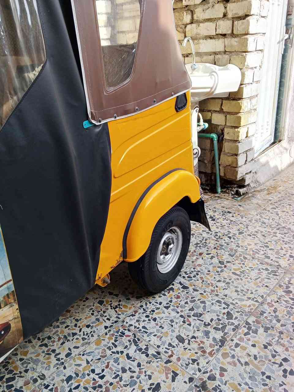 السلام عليكم تكتك 22. شهر 11   بيه ضربه بل لغد واحد ويم بك لايت شويه تايرات 3 جدد كلج جديد اكسل جديد دوشمه عام بنزات جدد جادر جديد  سعر 7. 800.  رقمي.  *********** عنوان خلف ملعب الحبيبيه
