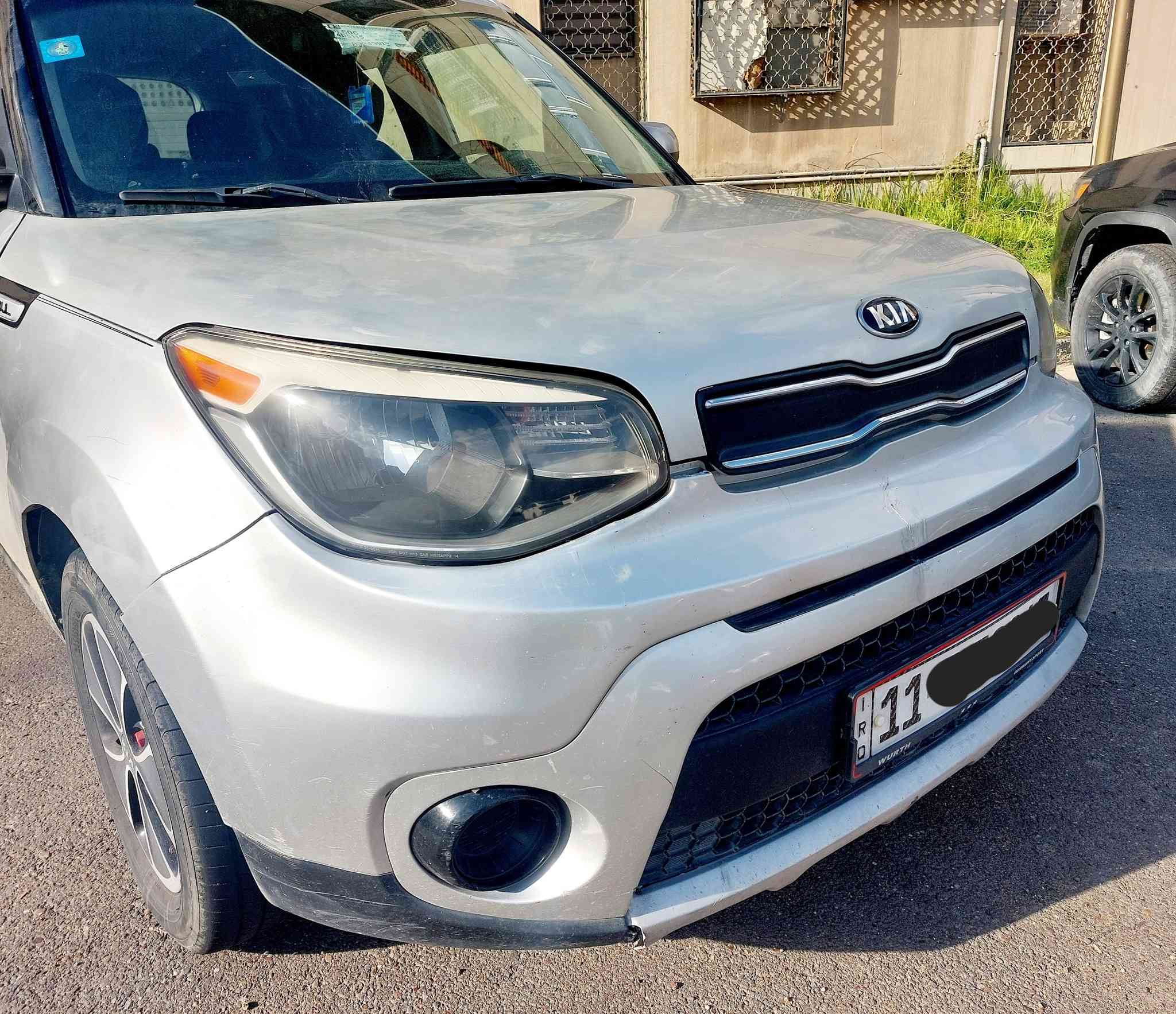 السلام عليكم 
🔴كيا صول 2019
 🔴يتوفر بيع أو مراوس 
🔴رقم جديد وهزه تحويل مباشر
🔴ماشية ٨٨ الف
🔴 جام كهرباء
🔴 تحكم ستيرن ٤ جهات
🔴شاشه وسط لمس مع كامره
🔴بلوتوث usp
🔴 مري كهرباء
🔴 مانع انزلاق
🔴كير at 7 نمر
🔴 محرك 1600
🔴وضعيات قياده( ايكو سبورت نورمال)
🔴ويل كب كروم   
🔴حساس هواء 
🔴صيانه كامله للسياره
🔴 ثلاث قطع وجاملغ بيها راجع بارد
🔴 صدر جديد
🔴السعر أتصال أو خاص 
🔴مكان السيارة بغداد منصور 
🔴للتواصل ***********
