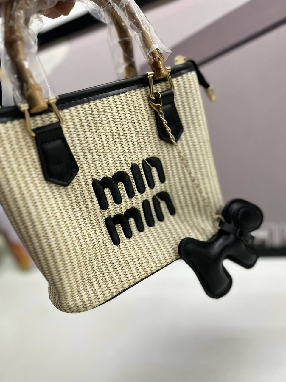 حقيبة miu miu كوالتي عالي


**إذا كنت صاحب هذا الإعلان وتريد حذفه لأي سبب، رجاءا أرسل رسالة إلى الدعم الفني**