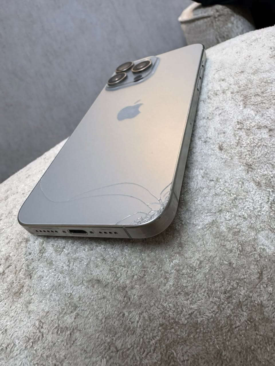 السلام عليكم
ايفون 📱 15 برو ماكس 
جهاز نضيف بي فطر بالضهر
بطارية 🔋 87
ذاكرة 512
مابدل شي بي
السعر مليون و100


**إذا كنت صاحب هذا الإعلان وتريد حذفه لأي سبب، رجاءا أرسل رسالة إلى الدعم الفني**