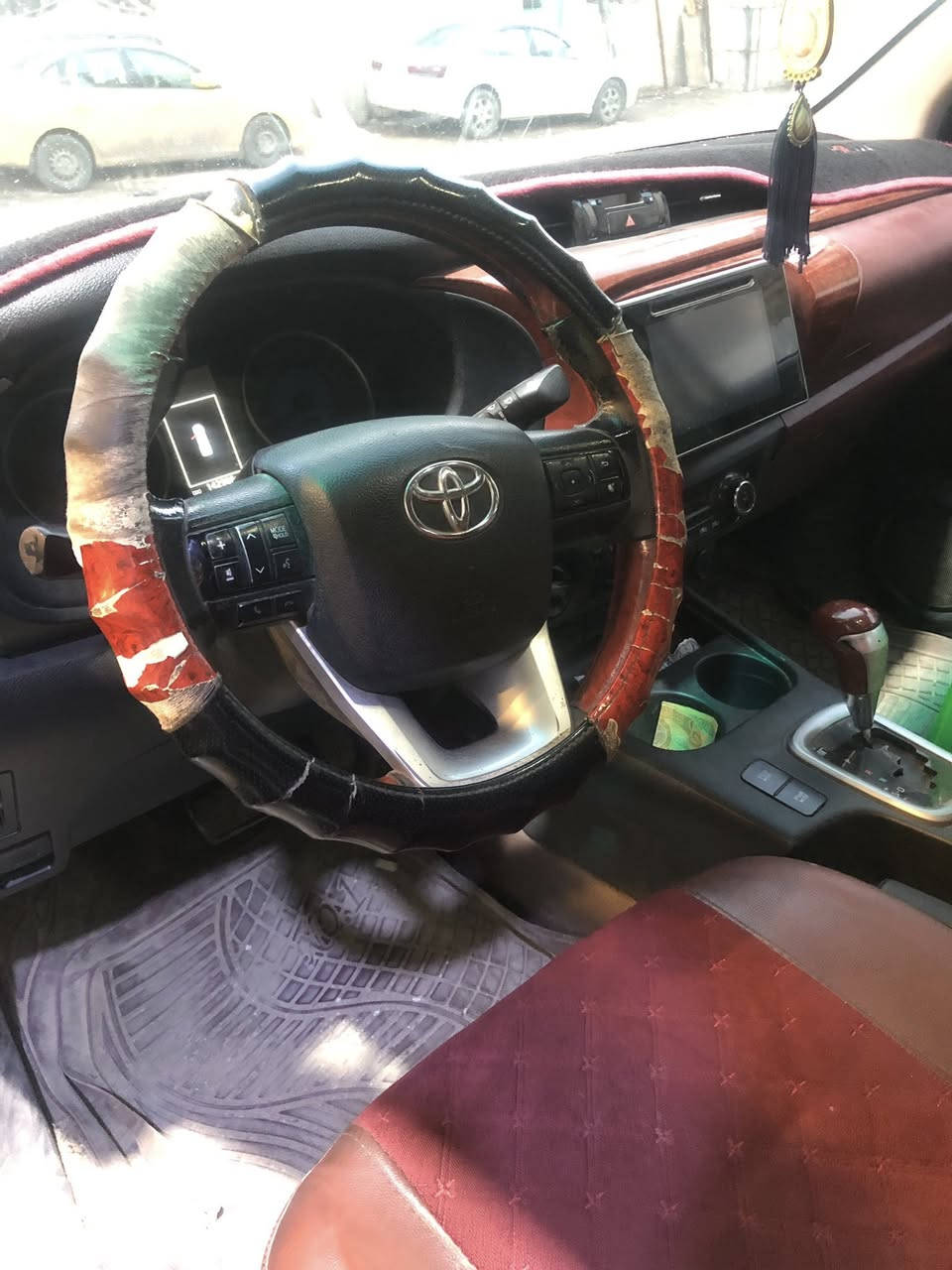 السلام عليكم 
بيكم فور ويل رقم بغداد كوتي 
موديل ١٧ باسمي استخدادشخصي 
ماشيه ١٤١ سياره مكفوله ماعدا طخه صغيره مبينه بل صوره عنوان بغداد 
الاتصال ***********
***********
