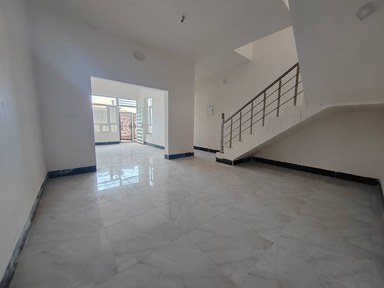 بيت عدد ٢ مساحة ١٠٠  متر للبيع🏡
. 
📍موقع العقار
🔺تكريت شارع الأربعين قرب دائرة التقاعد . 
. 
▪️واجهة ٥
▪️النزال ٢٠
▪️شارع ٢٠
. 
🔴منطقة خدمية من حيث المدارس والأسواق 
. 
🔴للإستفسار على السعر تواصل خاص او الاتصال 
. 
 ☎️ ***********
***********
