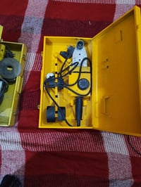 تلفزيون • ميز خشب • كاويات