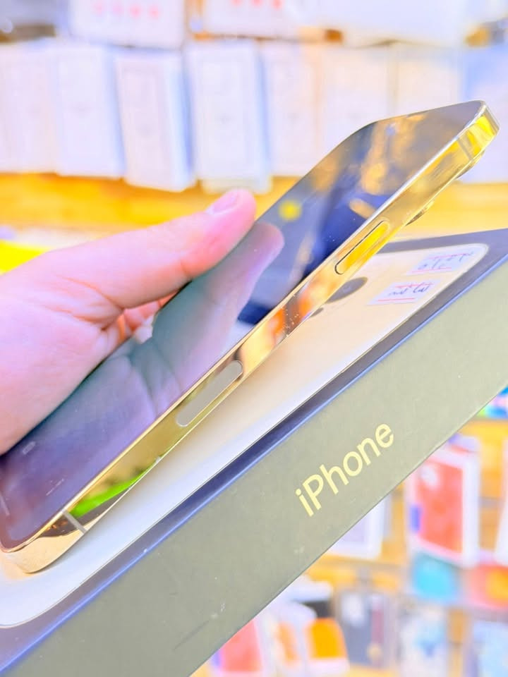 ايفون 13برو ماكس ذاكره 512بطاريه 93‎%‎جهاز اخو جديد زلغ واحد مابي وتر بروف جهاز بمعنه كلامه نضيف بي قطعه اصليه من ابل ملحقات كامله ضمان 5ايام من مركز 
سعر 650الف قفله من الاخير 
بغداد البياع شارع عشرين مكتب ماستر للمبايل 
***********
