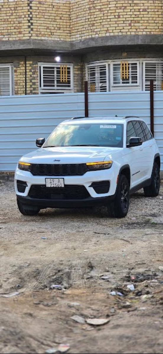 جيب كراند شيروكي لاريدو2024  للبيع  5 راكب .  

حادث دعاميه  بدون ايرباك 

                

المحرك : V6.  3.6L . 

العداد : 60.000 mi      

المواصفات :               

4x4

   * قيادة ذاتية عند المنعطفات. 

* رادار امامي مع مانع تصادم . 

* تحذير الخروج عن المسار . 

* مستشعر نوم السائق مع نظام التوقف الآلي 

* تحذير النقطة عمياء

* شاحن موبايل وايرلس 

* ⁠تبترونيك كير بالستيرن

* ويل كب بلاك توب قياس 20 انج ..  

* كاميرة . 

4x4

* المصابيح الأمامية زنون 

* دخول ذكي. . 

* تشغيل عن بعد .

* الصندوق الخلفيي كهربائي

* حساسا امامي 

* مكيف خلفي مع وحدة تحكم منفصلة . 

* تدفئة كشنات + ستيرن . 

* مانع تصادم خلفي 

* محدد سرعة . 

* نظام التشغيل والاطفاء الاوتوماتيكي .

* نظام بريك اوتماتيكي

السعر305وبيها مجال كلش بسيط السيارة في كربلاء

للأستفسار         ***********
