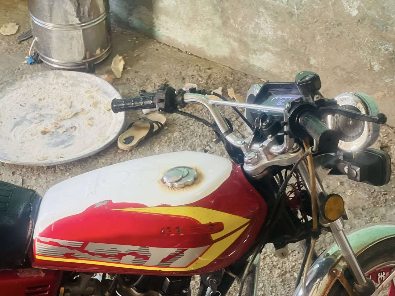 ‏سلام عليكم دراجة سيفون للبيع موديل 24 أوراق كاملة أين قصة أبيها دراجة كاملة خيل من الله محرك اتصل على هذا الرقم￼***********
