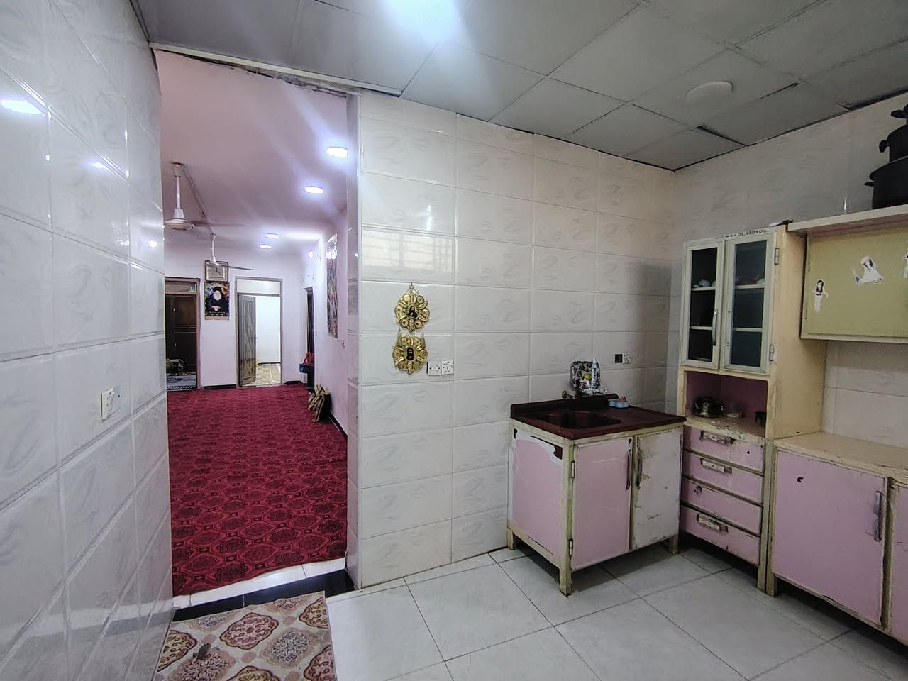 بيت ركن  للبيع كوت حي الحكيم شارع سكلة الوادي مساحه 230متر بناء بلوك سكف صب اساس رفته مرقم من قبل قسم بلدي حي الحكيم خدمات ماء كهرباء
يتكون... غرفتين نوم.. هول.. مطبخ.. استقبال.. مجمع صحيات.. كراج.. حديقه.. سعر 39مليون وقابل للتفاوض
#للاستفسار_مرجعة_مكتب_الريان_الاستثمار_العقار_كوت_حي الحكيم شارع علاء غريب او قرب أسواق باب الحارة 
بإدارة حسين ابوسند الركابي 
***********
