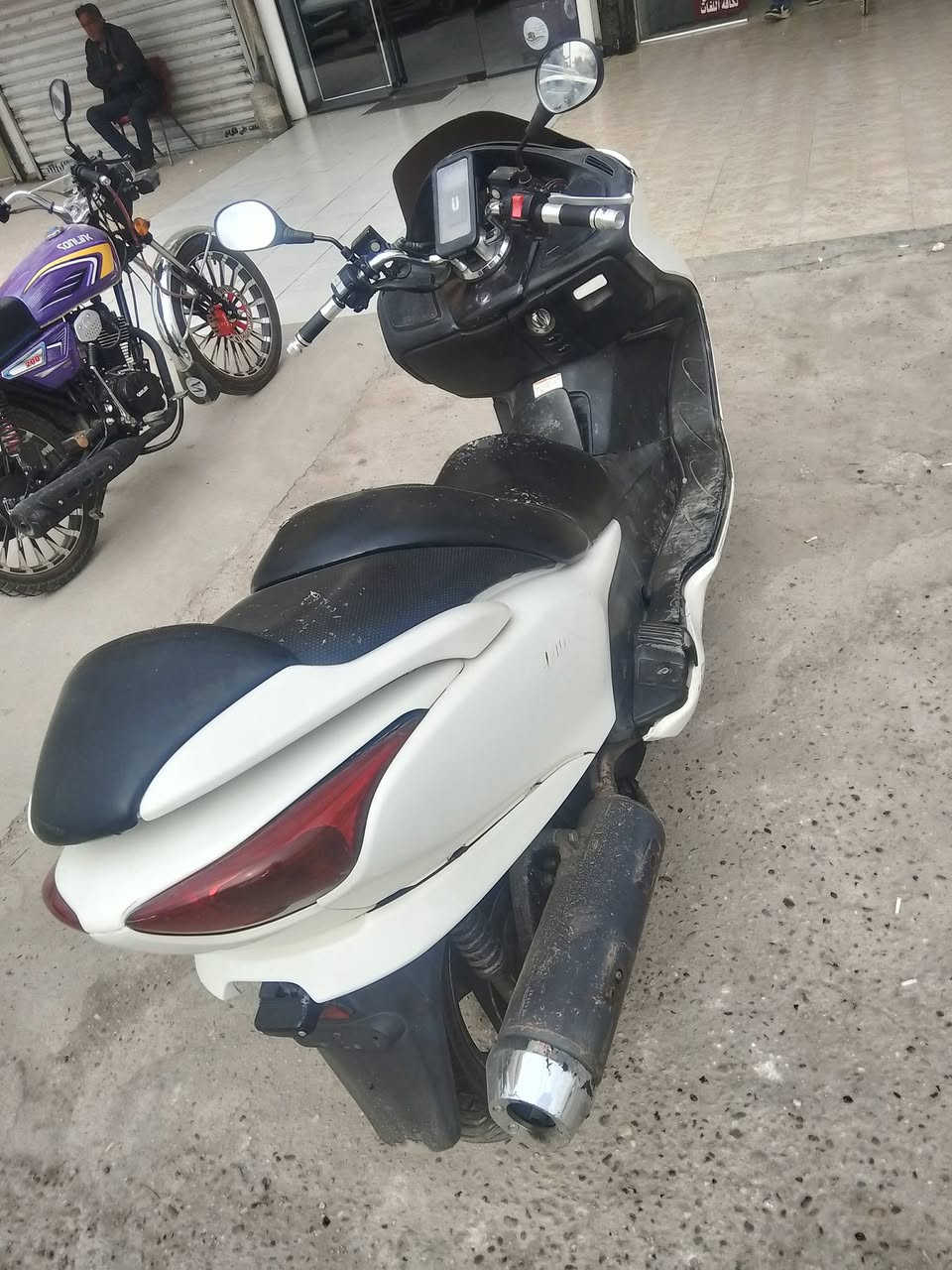 فورزا 08 للبيع
مكان بغداد الكريعات 
مستعجل عالبيعة ب 1و 100 و بيها مجال حگ الجية 
كهربائيات مشتغلة كامل + بريكات فول ، محرك نظيف 
فقط البنزات ساحكة ينرادلها تبديل 
للتواصل *********** واتساب أو رصيد
