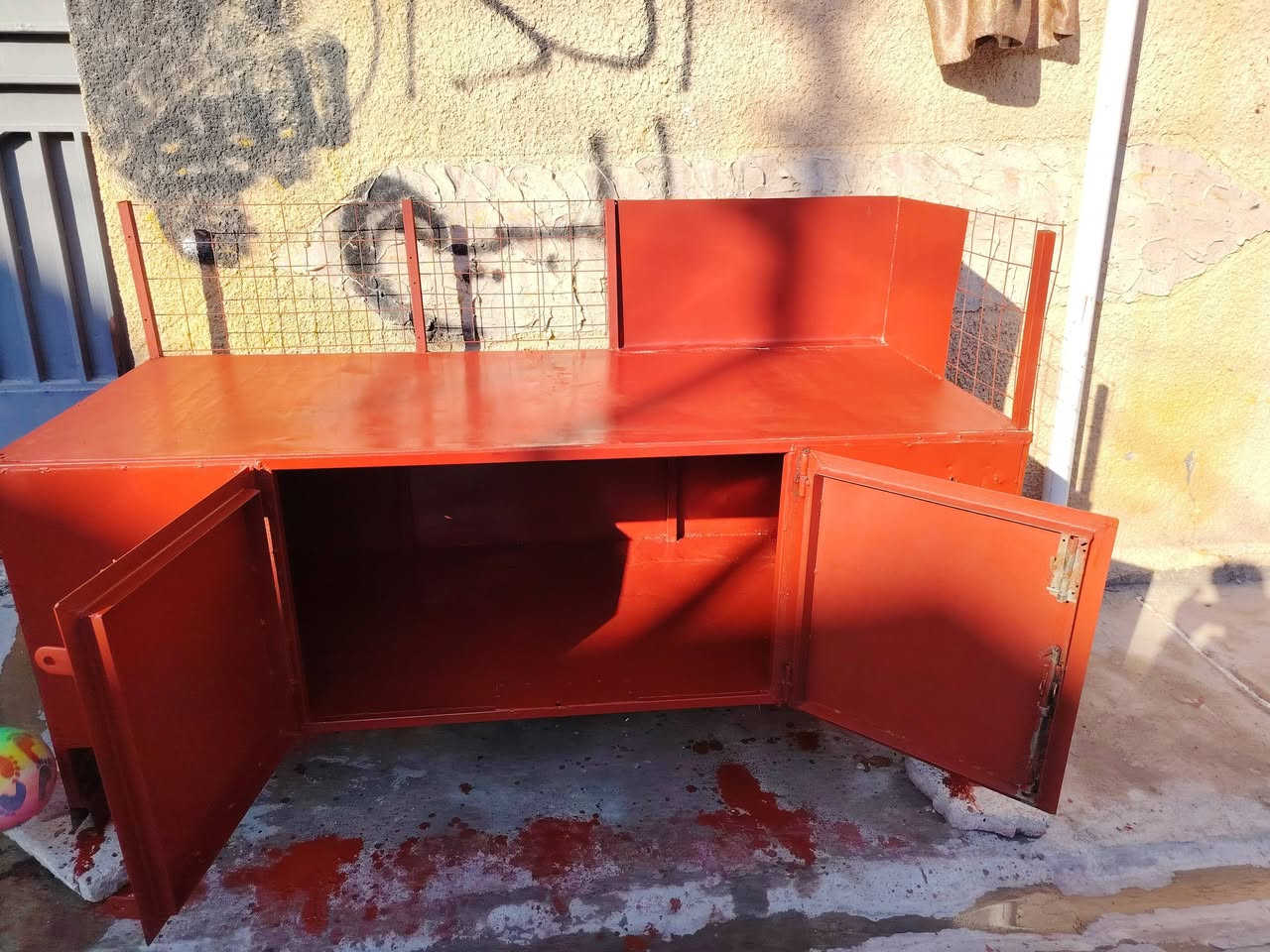 سلام عليكم ميز نضيف العرض مترتين وطول مترالبيع 150وبي مجال تصل عله رقمي ***********
