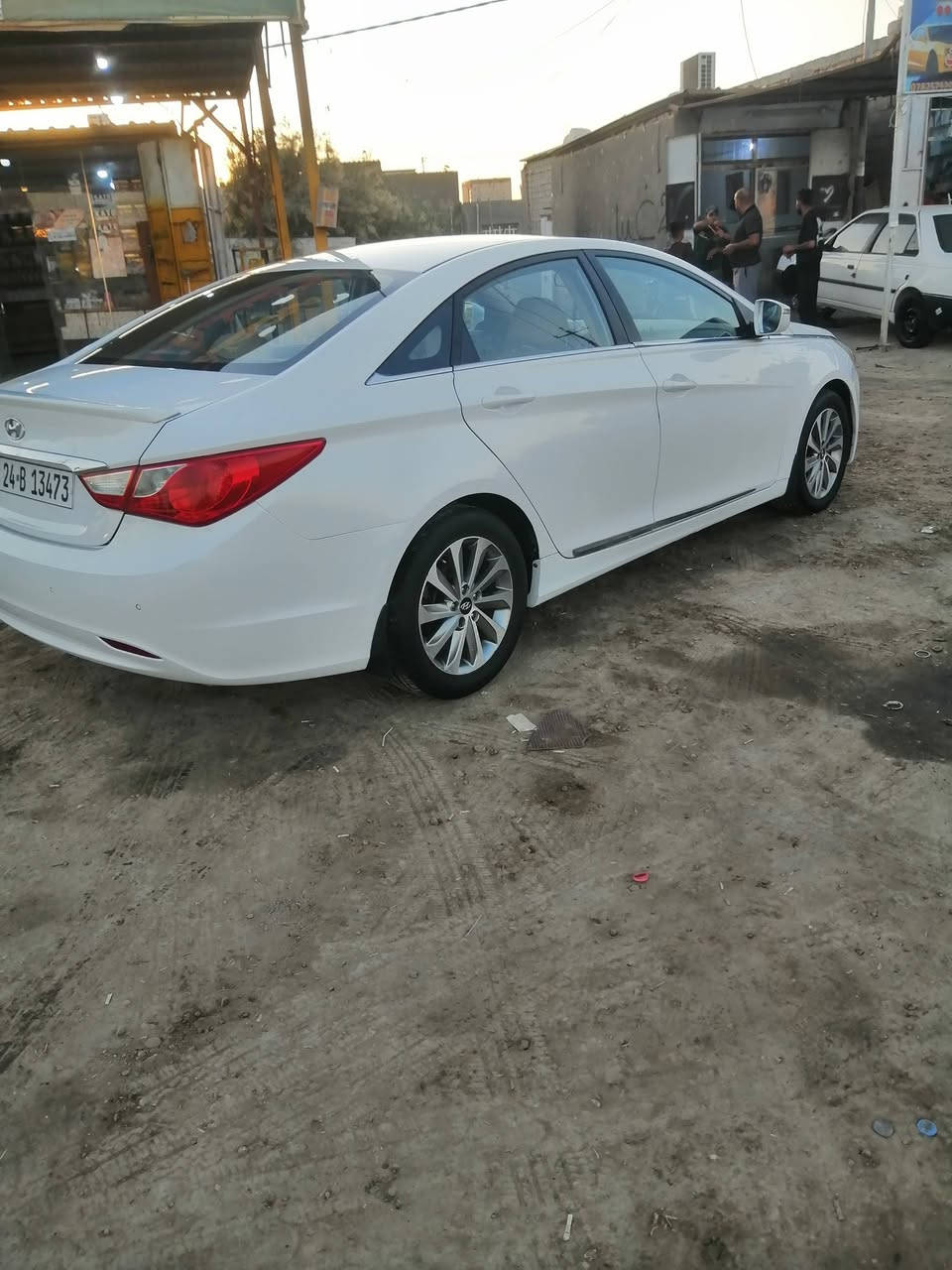 سوناتا مديل ٢٠١٤ خليجي مكفوله من ظربه ماعده جوملغ الأمامي صبغ بدون داخل بدون ضربه والهلال جوملغ الخلفي رقم شمالي جديد بسمي تريد تحويل تريد وكاله محرك ٢٤٠٠ موصفات مري شفط تبريد قطعتين ويل كروم السعر ١٢٧ بيها مجال قليل العنوان الديوانيه رقم الموبايل ***********
