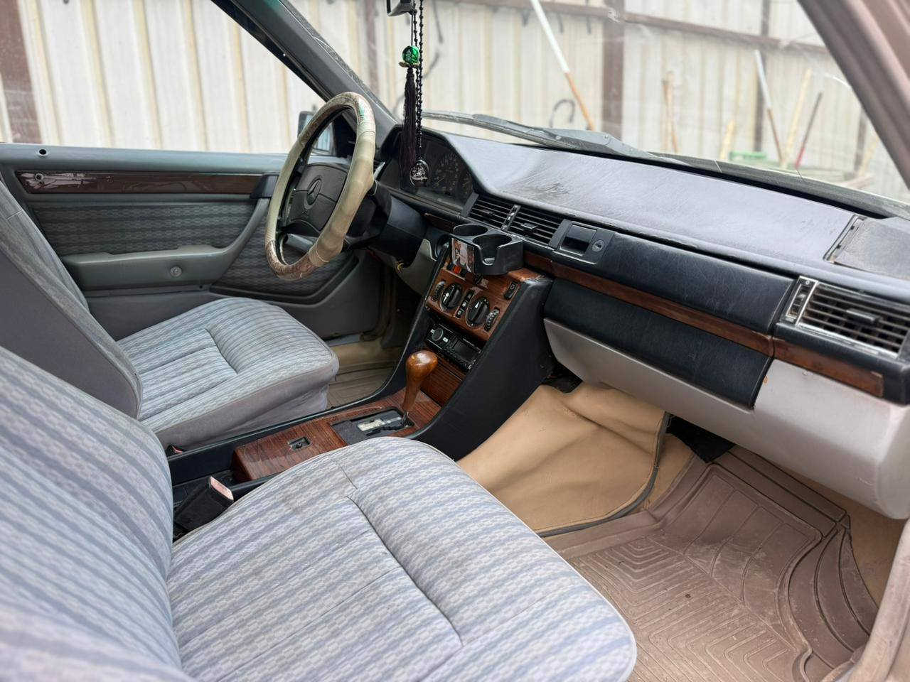 سلام عليكم
مارسدس دب مديل 89سنويه جديده هزه جديده 
سياره جاهزه خير. من الله. مراوس حسب القناعه 
سعر 43
رقم *********** مكان السياره ديالى ابي صيدا
