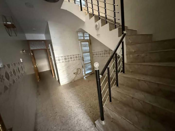 🔸 مشتمل #للايجار ✅
60متر مربع بناء سنة 2024
بناء حديث نضيف مرتب🔑كامل مكمل

🔸الطابق الارضي1️⃣:استقبال ومطبخ حار وبارد وصحيات وغرفه نوم جوه
الطابق الثاني2️⃣: غرفتين نوم كبيره وبلكونه وصحيات 

🔸موقع ممتاز📍التجار الضباط قرب جامعه 
الامام الكاظم ع
 
🔸السعر الايجار : نهايته 500الف قفل رجاءا بلا احراج

🔸مع الدار #محتويات تبقى بالدار للستخدام وللستفاده  ماطور ماء +سخان + تانكي + انارة كاملة + بنكات + واير سحب وجوزه كاملات مع واير انترنيت +محتويات وكهربائيات الدار 

ملاحضه التاكد من قراء المنشور قبل لاتتصل وتتعنه  هل يناسبك او ميناسبك كافا التفاصيل مذكوره واضحه مع الفيديو تحياتي للجميع
للتواصل على الرقم ***********
غير متواجد على الانترنت فقط اتصال او واتساب
