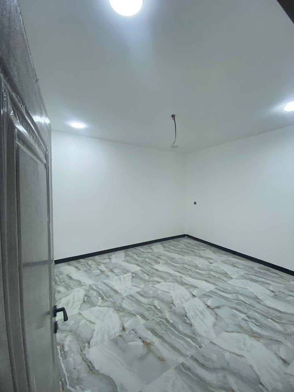 🔴 دار للبيع المساحة 75 متر مجمع العدل الاول شارع 
 مفتوح 🔴 

1️⃣البيت بالسمي تنازل شركة القلعة البيضاء 
2️⃣ البيت يحتوي على 3 غرف نوم 
3️⃣ البيت زراعي سند 25 

🔴 سعر البيت 105 وبي مجال 🔴 وبدون دلالية 

الأستفسار الأتصال على الهاتف 
*********** واتساب 
*********** واتساب 

العنوان الدورة البوعيثة
