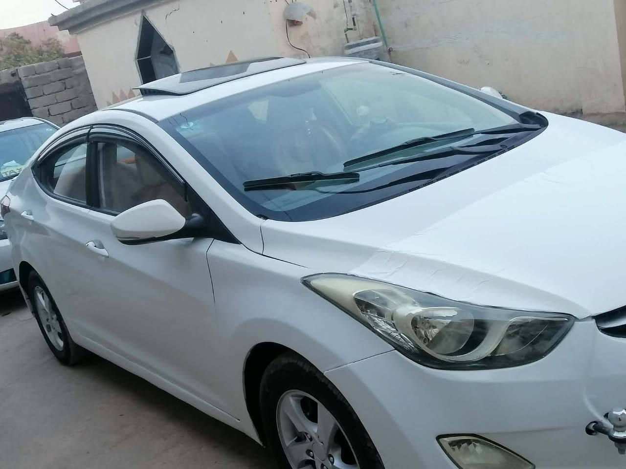 انتره موديل 2012 مضلع سياره جاهزه 
سياره بيها مكانات صبغ بس اني ابيعك عام 
السعر 90وبيها مجال 
رقم الهاتف /***********
رقم الهاتف /***********
