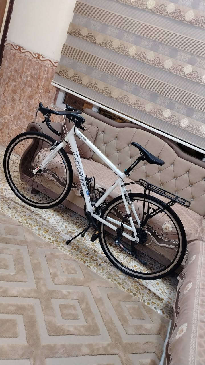 سلام عليكم
بايسكل لويس للبيع
كير 8
كير3
ستيرن الأصلي
صطابات اصلي بايسكل برغي ما ناقصة
السيبايا اصلي 
حجم 26
سعر 195 وبي مجال
***********
***********
