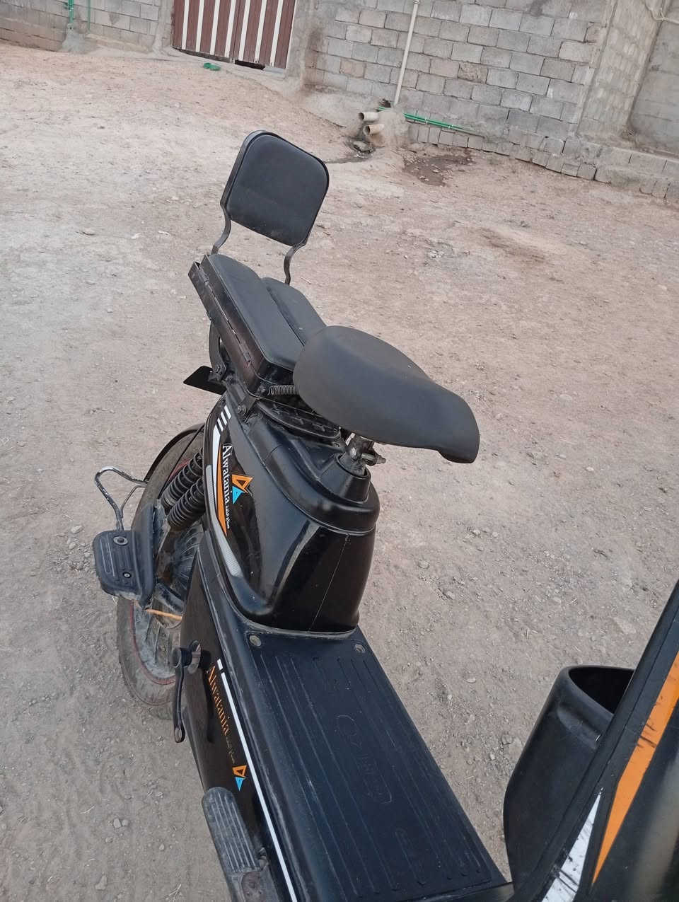 السلام عليكم ماطور شحن مقفول من كل شيء بطاريات من عقل مكاني جانب الايسر جوجلي رقم *********** وموجود واتساب سعر 190
