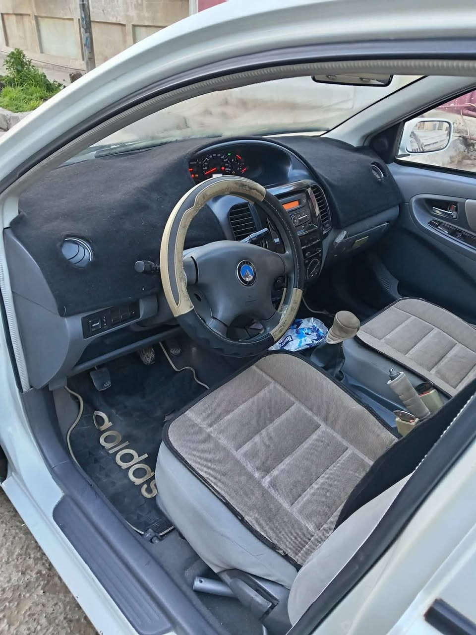 السلام عليكم
شيري للبيع موديل 2012 
كير محرك شرط
تبرد تدفئه شرط  
شرط بدون صبغ 
داخل جديد شرط 
السياره حيل نضيف واحلى من الصور 
كوبون بانزين موجود 
وشرط التحويل 
والسعر 64 وبي مجال للطيبيين 
التواصل عل  ***********
الخاص مقفل
