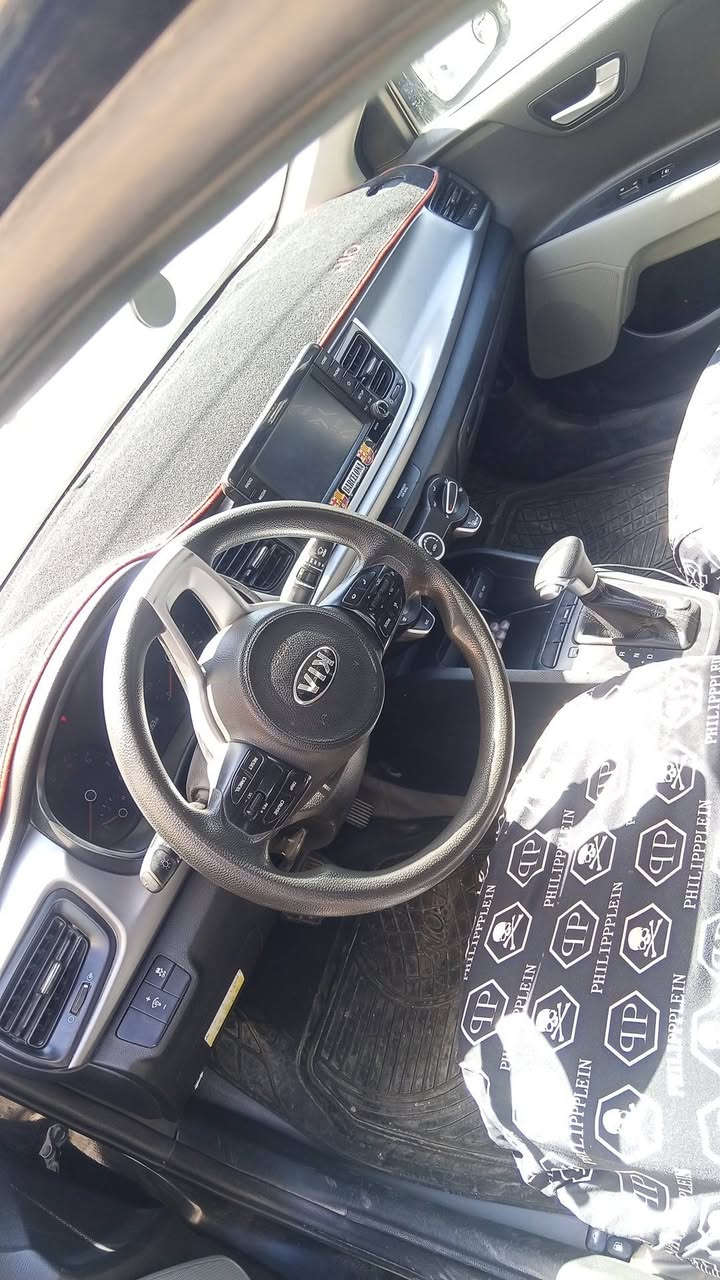 لل بيع كيا ريوو امريكي موديل 20 مكينه كير خير من الله كيرها اي تي ضررها بل قماره وبيها جاملغ خلفي بل عراق بيها صبغ عام وحالياا يرادلها ترتيبات لون اسود رقم بغداد بأسمي  السعر 83 بيها مجال 
***********
