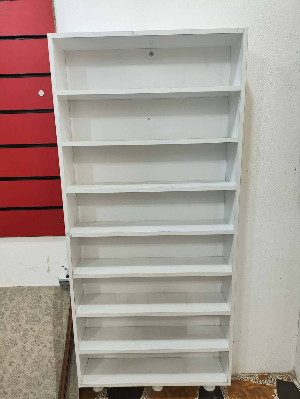 میزو رەفەی دوکان تەختەی سپی و پاکو جوان شەش مانگ لە دوکان بوە.
***********
