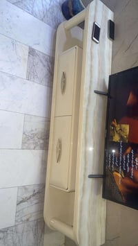 ميز بلازما السعر ب ١٧٥ العنوان بغداد الكراده رقم الواتساب 07709848966