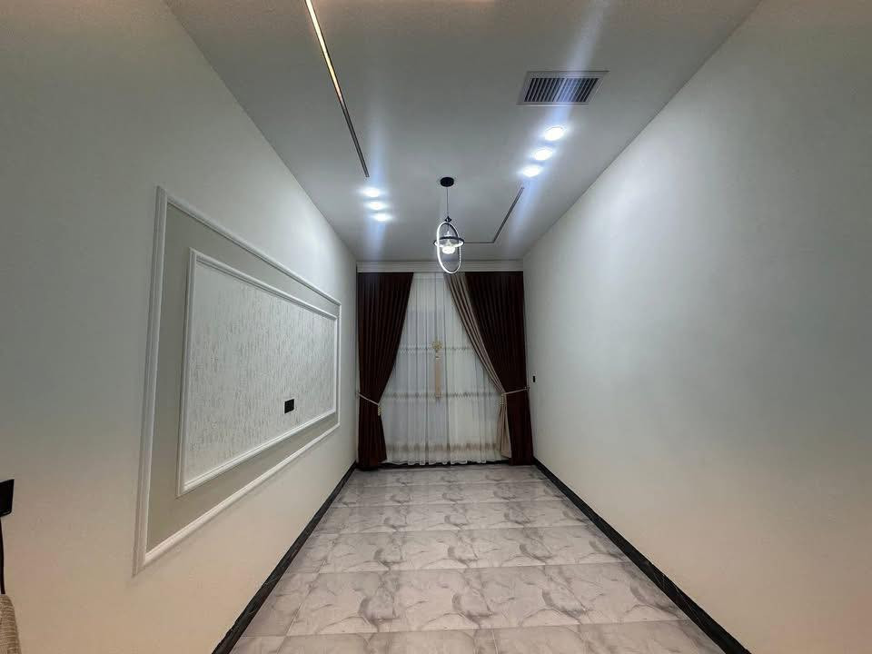 للبيع
#عقارات_مملكة_الخير 
دار للبيع في حي البلديات قرب مدرسة النضال 
المساحة 100 متر واجهة 5متر شارع صبه بعرض 8متر بناء حديث 2026   
 سند طابو سكني ملك صرف  
طابقين ثلاثة غرف نوم وهول وصحيات بلطابقين 

للإستفسار 

***********
***********
او مراجعة مكتب مملكة الخير للعقار الكائن في سايدين  البحرين قرب قاعة الفخامة للاعراس
