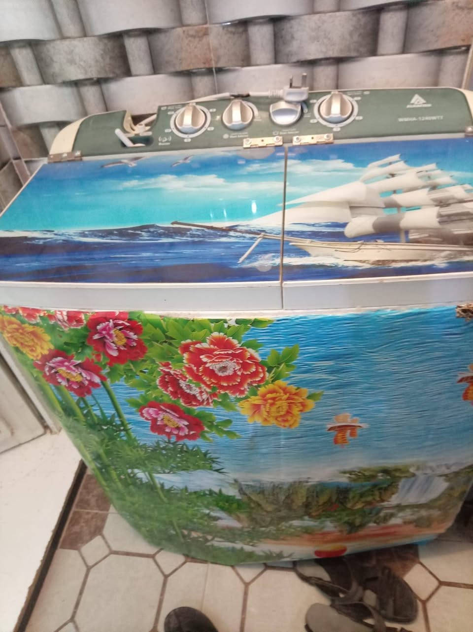 من رخصه مدير الكروب غراض مستعجله لبيع مكلف بلنشر وهذا رقم الولد ***********
