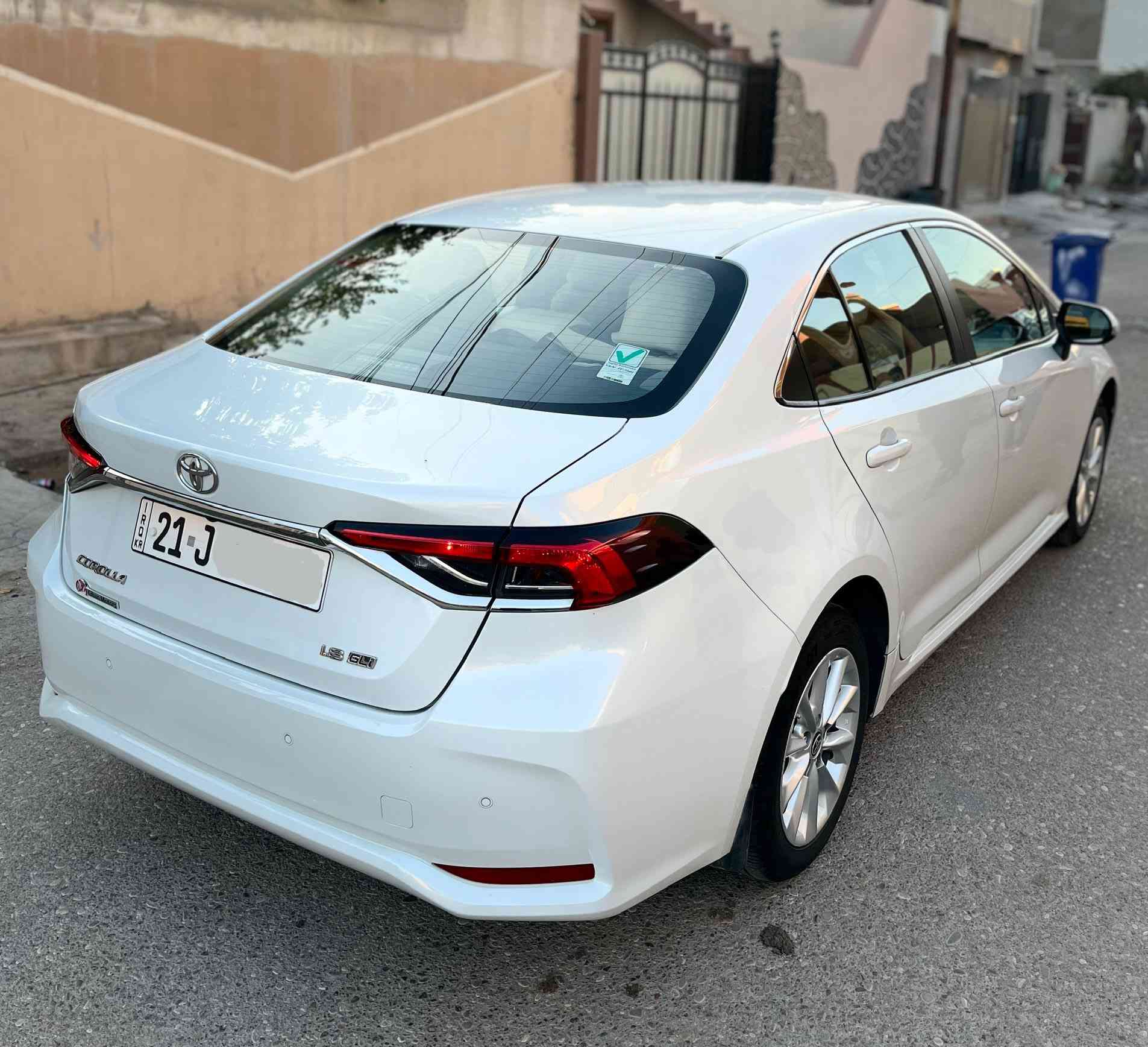 سلام عليكم….
تويوتا كورلا 2022  GLi خليجي ( بانزين ) 1.8 
فووول اعلى مواصفات عدا سلايت 
 هذي الفئة قليله يجي من عدها
ماشية : 71 الف كيلو

ايرباكات عدد 6 
بصمة ابواب و تشغيل 
صندوك بصمه 
بك لايت لد 
شاحن موبايل 
شاشة كبيرة 
تبريد بيانو بلاك بالدواخل
كروس سرعة 
( السيارة مكفولة من الصبغ ) 

السعر 17,500$ ( 175 ورقة )
رقم سليمانيه 
رقم تلفون (***********)
