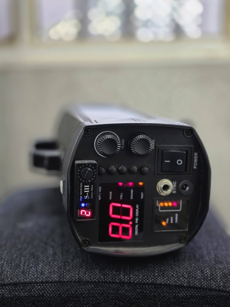 السلام عليكم
للبيع اضائة من شركة rime lite 
600 واط مع اضائة مستمرة 
تريكر
ستاند  ستان ستيل 
سوفت قياس 90 cm 
الاضائة متوافقة مع الكانون والنيكون
السعر ٤٧٥ الف 
العنوان : بغداد البلديات 
***********
