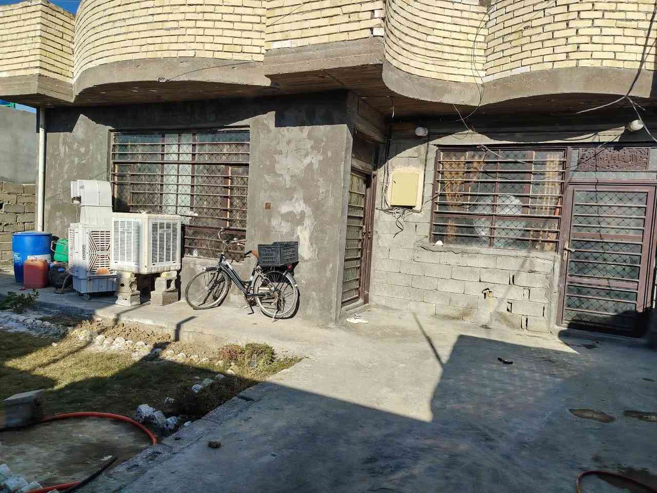 سلام عليكم
بيت للبيع
مساحة 250 م  واجهة 12.5م نزال 20م
مكان البيت هور رجب شارع الإذاعة قرب جامع الغفران
يتكون من غرفتين نوم 5 ×4 وصالة 3.20 ×8 ومطبخ 4 ×4 وستقبال 6×4.5 سعر مناسب
حديقة ومماشي من الجانبين ومامشة خلفي
وكراج كبير 7.5×4
للاستفسار الاتصال على الرقم
***********
