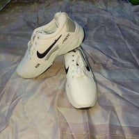 حذاء رياضي • نايك • مقاس 41