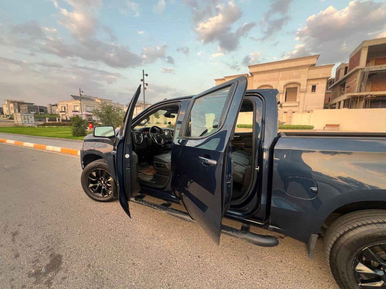 تدور على سياره حمل وكشخه ؟ 
عندك شغل وتحتاج سياره قوية والحلو كفاله عامه بدون صبغ بدون ايرباك  بالمسافات الطويله هذا المنشور الك ❤

شوفرليت سلفرادو RST موديل 2020 
محرك V8 5300  ماشيه 110 الف ميل 

السياره وارد كندي كلين تايتل بدون حادث شرط الفحص 

مواصفات RST الفول :- 

( فتحة سقف ٫ رادارات جانبية ٫
حساسات جميع الاتجاهات ٫ 
ثلاث كامرات ٫ جنطة وبردة البدي كهرباء ٫ بدي قصير باب طويل ٫ 
تشغيل عن بعد ٫ انظمة قيادة 4 ٫ 
تدفئة كشنات وستيرن وباقي المواصفات المعروفه ...) 

رقم اربيل الجديد سنوية باسمي مباشر شرط التحويل 

السعر :- 32,000 $ / 320 ورقة وبيها مجال للطيبين 

الاتصال :- *********** أحمد

السياره كلش حلوه بالحقيقه وبالعافيه على صاحب النصيب مقدما ❤
