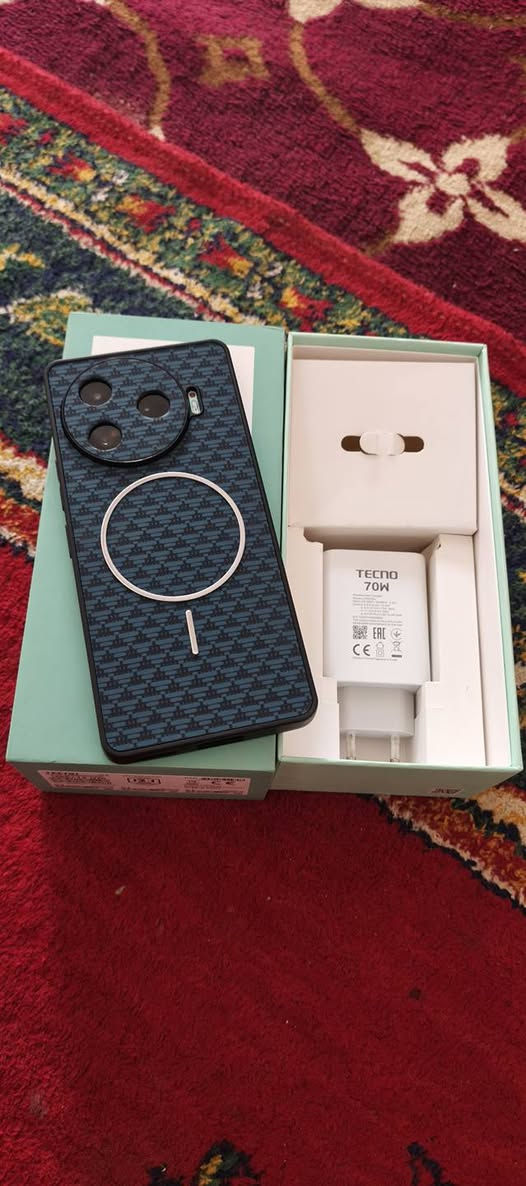 ‏كامون 30 برو 5G معالج 8200 شاشه144 هيرتز ببجي 90 فريم بكل سلاسه ذاكره 256 عشوائيه 12 شاحن 70 واط  كامرا من سوني 4K60fps كامل ملحقات مكاني ناصريه مركز *********** ناصرية, ذي قار
