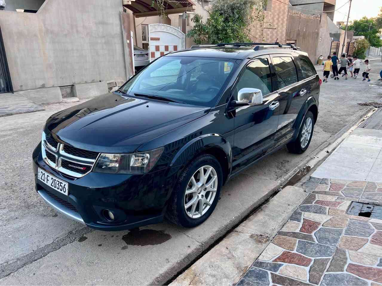 دوج جورنى  2016
فول مواصفات R/T 
AWD.  محرك V6  
ثلاث مقاعد تبريد 7 راكب
ابواب بصمه
 شغال
كشنات جلد وكهربائى و هيتر
ستيرن هيتر 
تحكم ستيرن تحديد سرعه 
مانع انزلاق 
  ويل كبير اربع دسكات

بونيت صبغ.     قطعتين كلير امريكا(باب وجاملغ خلفى )
بدون دواخل       ايرباكات كله سليم

كير ومحرك بشرط مامفتوح
ماشي 180الف

رقم وسنويه جديد وبأسمى
سعر ١٣٥
***********
*********** كركوك, العراق
